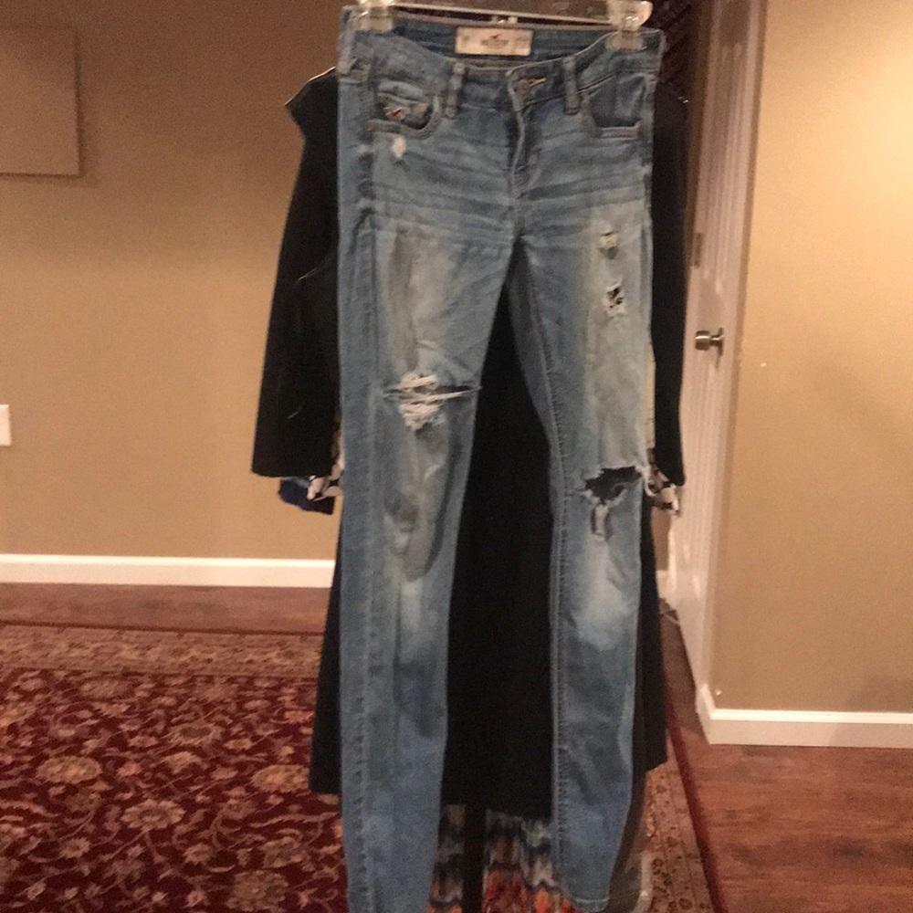 Hollister skinny jeans with rips